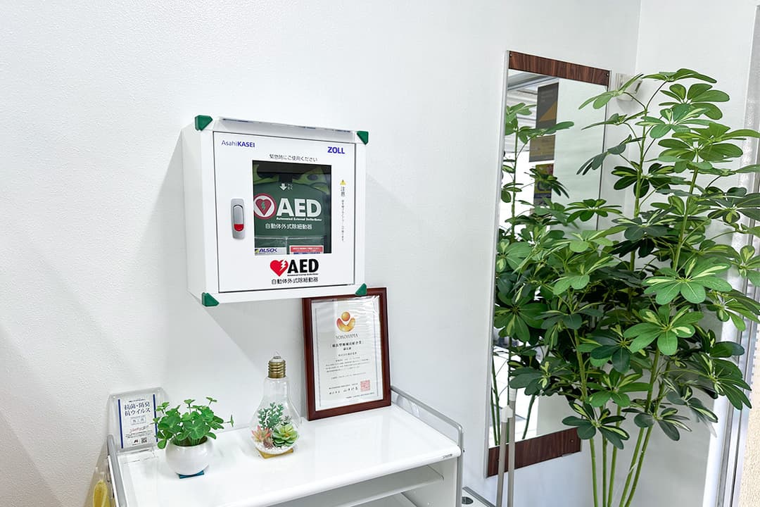 社屋玄関にAEDの設置